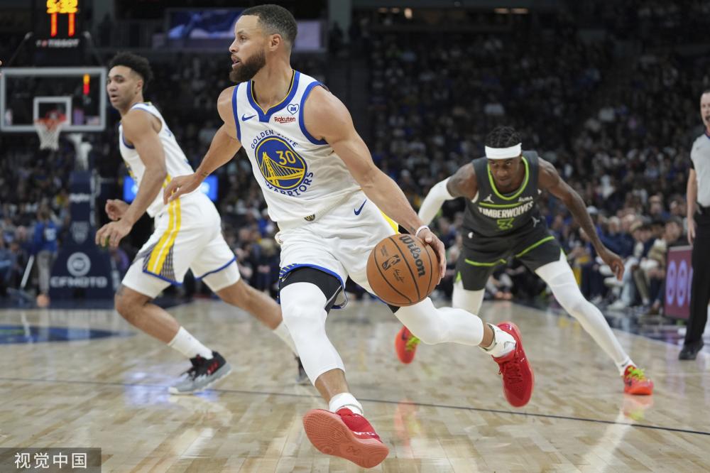 抢球时球碰 抢球时球碰