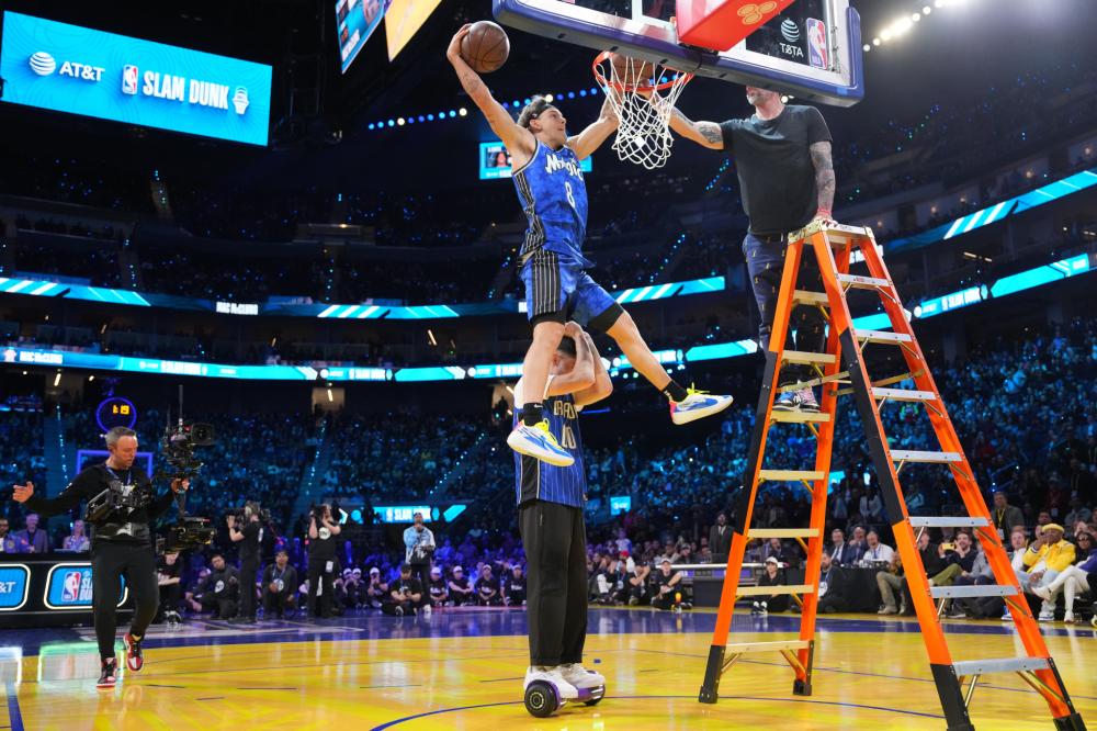 鲍威尔强调 鲍威尔强调